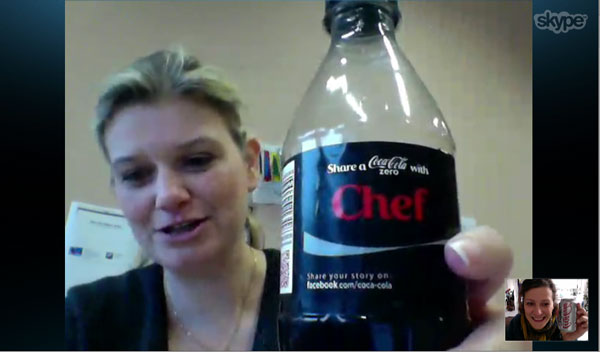 Sur Skype, une amie m'invite à partager un Coca avec elle.